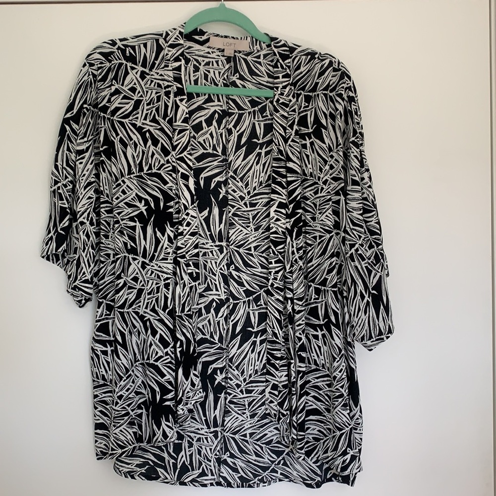 NWOT Loft Black and White Tropical Kimono